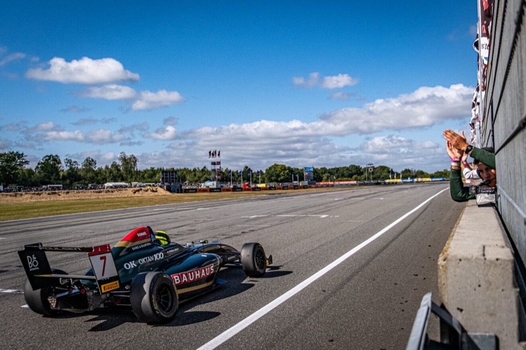 Det nye kuld præsterede og stjernen trådte i karakter 
(Foto: STEP Motorsport)